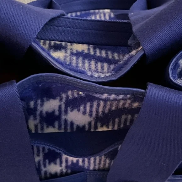 BURBERRY TOTE WITH COA (1650 RETAIL) - Picture 5 of 13